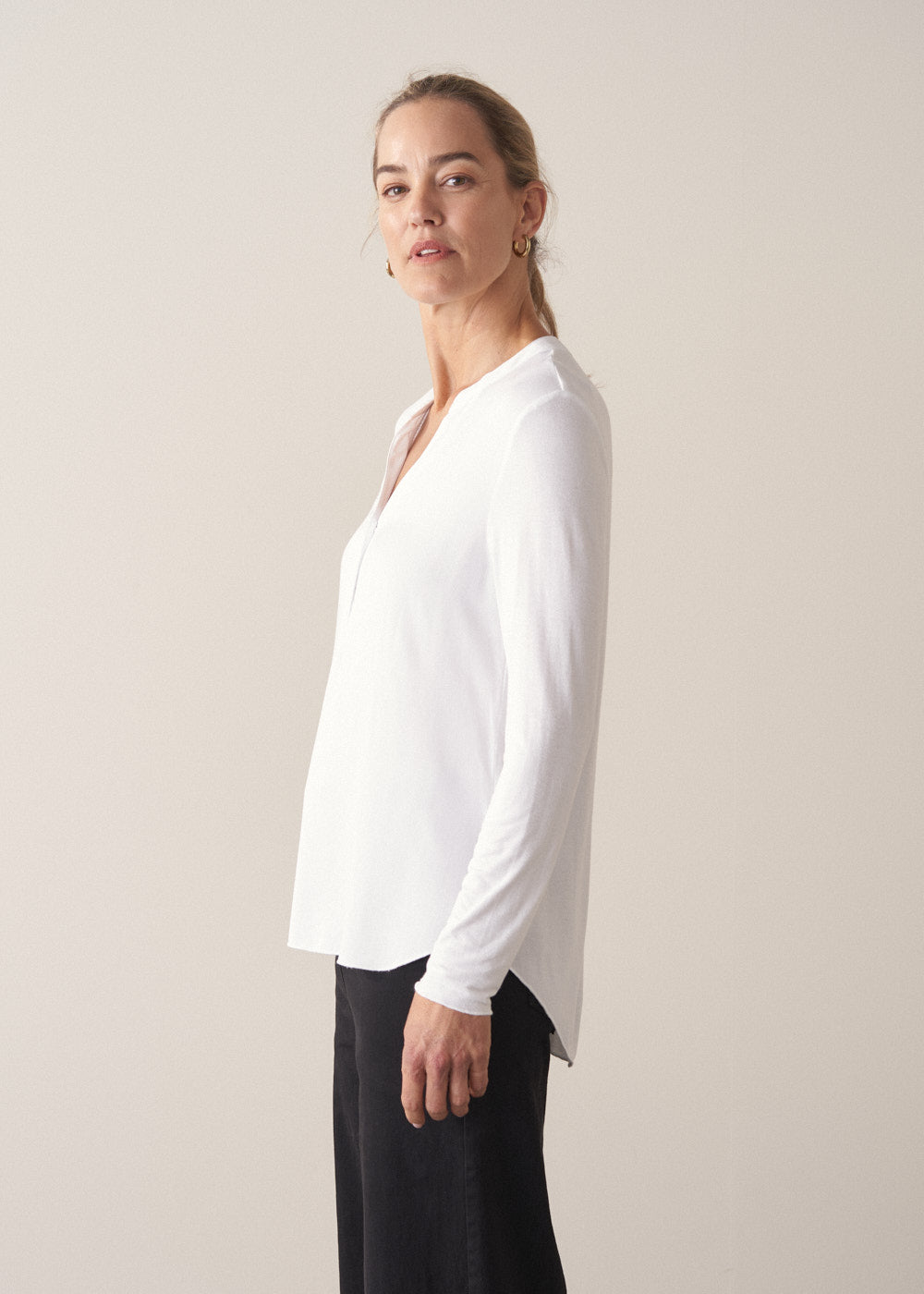 Versatile Lightweight Modern Relaxed Top - Image 5