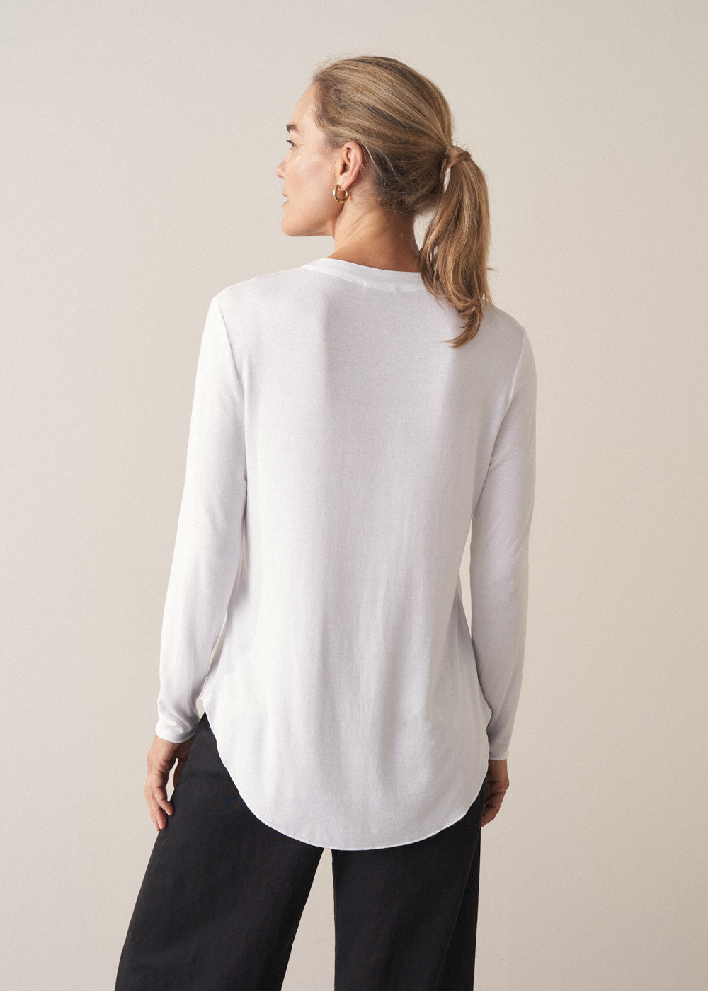 Versatile Lightweight Modern Relaxed Top - Image 4