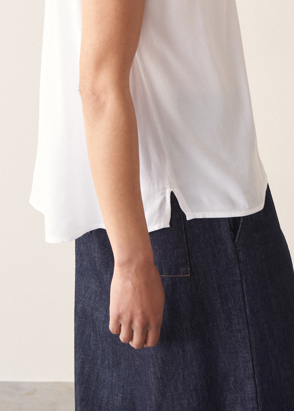 Lightweight White Relaxed Fit Top - Image 3