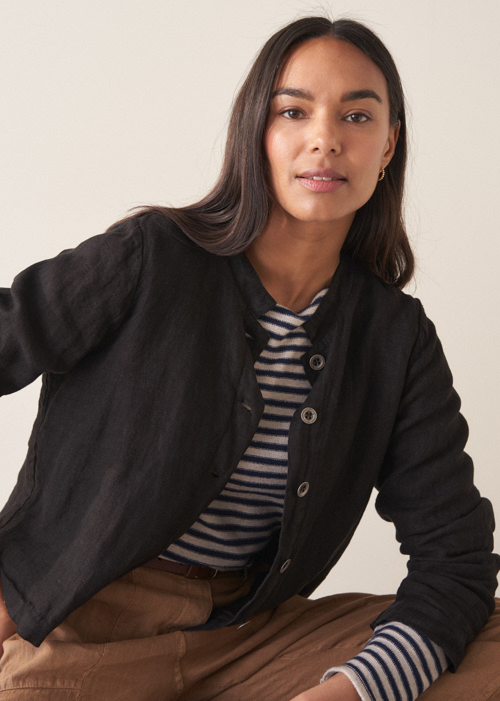 Refined Black Cropped Linen Jacket - Image 7