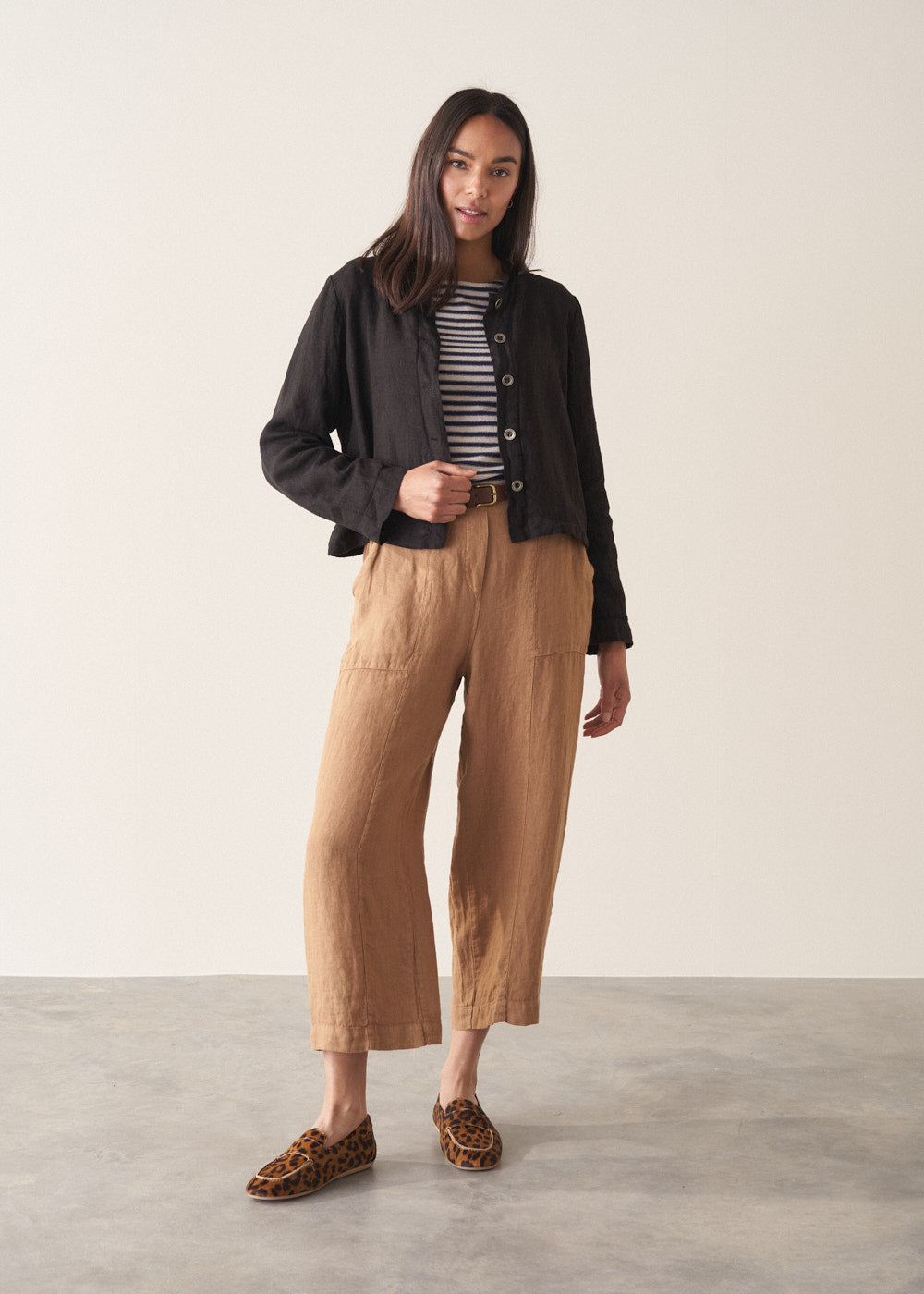 Refined Black Cropped Linen Jacket - Image 6