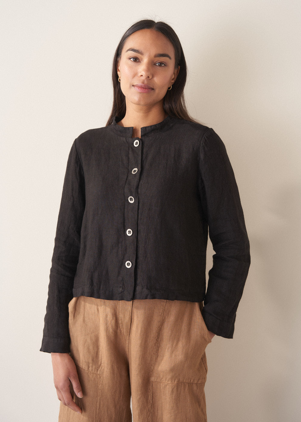 Refined Black Cropped Linen Jacket - Image 5